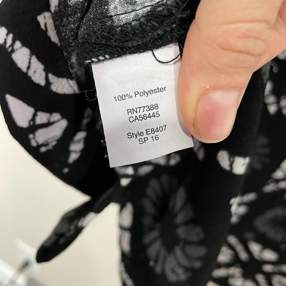 Madewell Industry Button-Back Top in Batik Grid - Picture 5 of 9